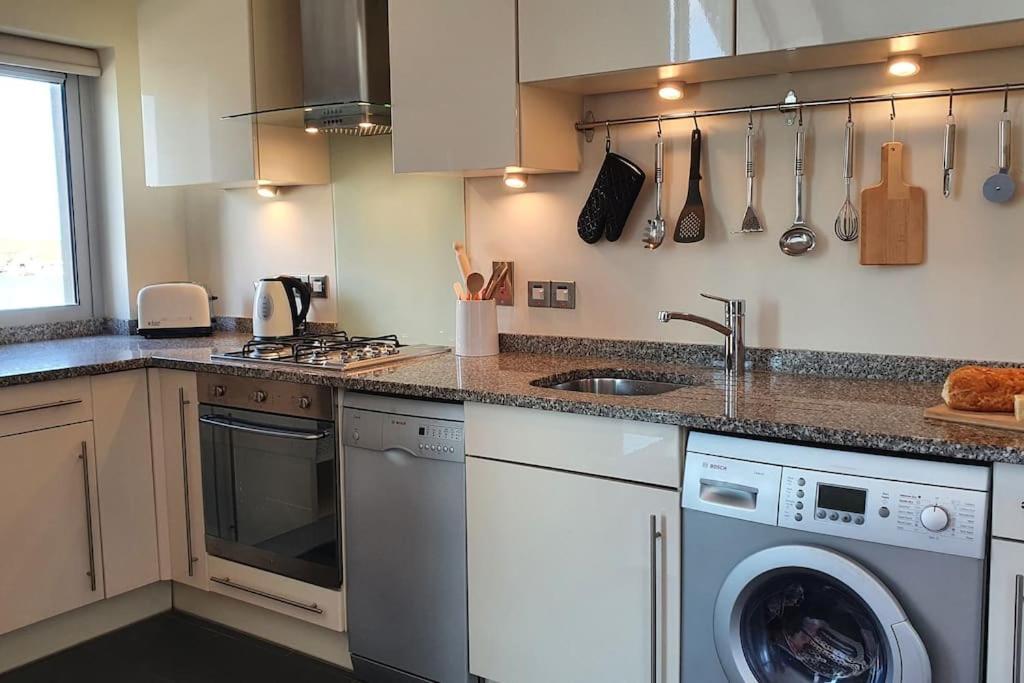 6 Porth Sands Newquay Cornwall Luxury With Sea Views Apartment *